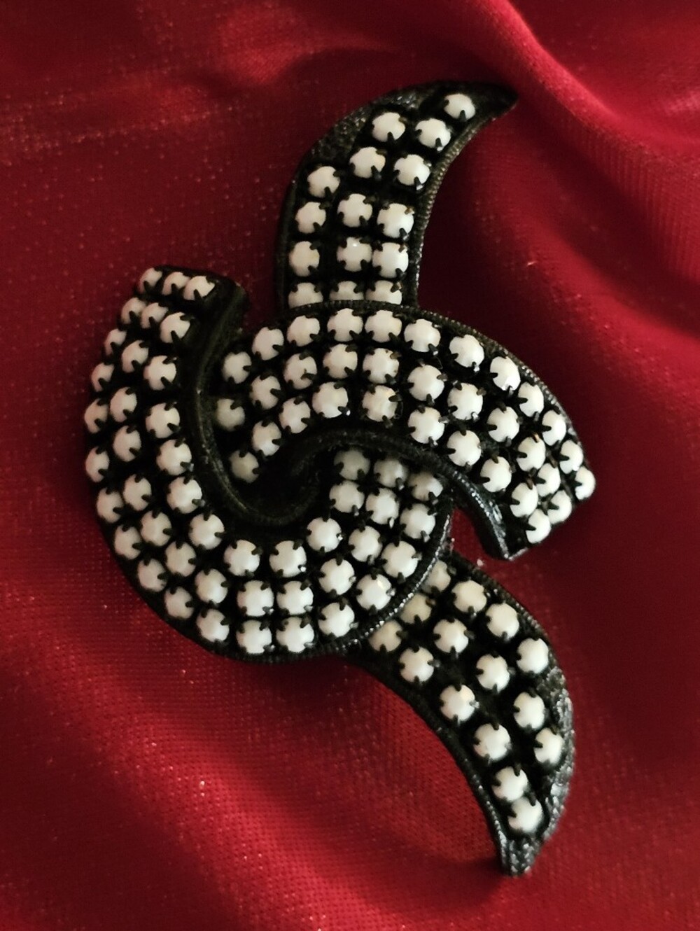 1960s Signed LMD Black Japanned Swirl Ribbon Brooch Pin Opaque White Glass 3"